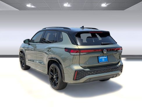 Certified 2026 Volkswagen Tiguan SE R-Line FWD image 3