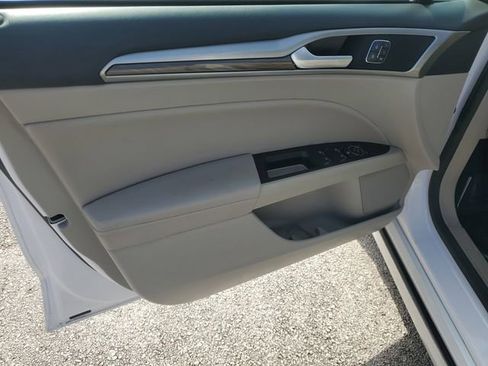 Certified 2018 Ford Fusion SE w/ Fusion SE Technology Package image 17