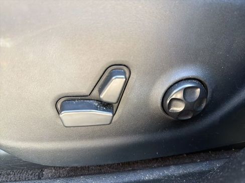 Used 2017 Jeep Cherokee Overland w/ Technology Group AWD/4WD image 11