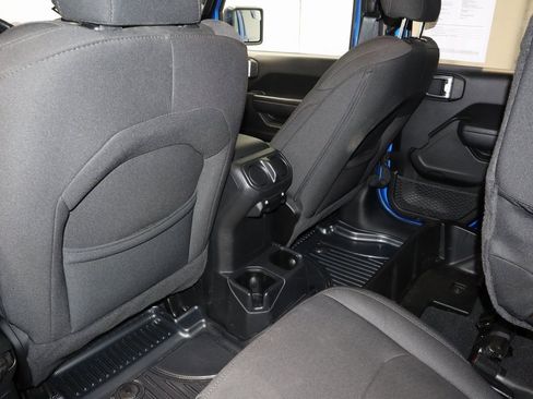 Used 2022 Jeep Gladiator Willys image 23