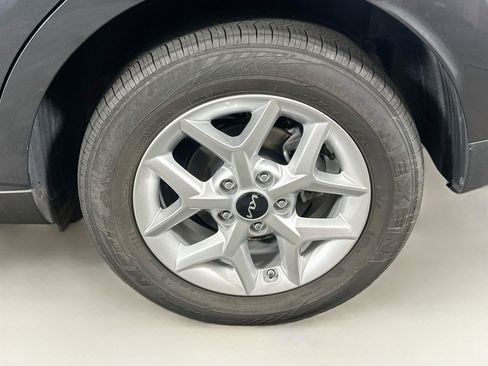 Used 2025 Kia Soul LX w/ LX Technology Package FWD image 11