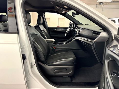 Used 2022 Jeep Grand Cherokee Altitude image 40