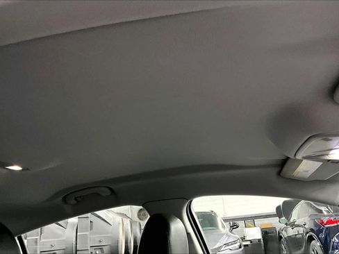 Used 2018 Chevrolet Volt LT w/ Comfort Package image 14