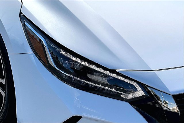 Used 2023 Nissan Sentra SR w/ SR Premium Package FWD image 30