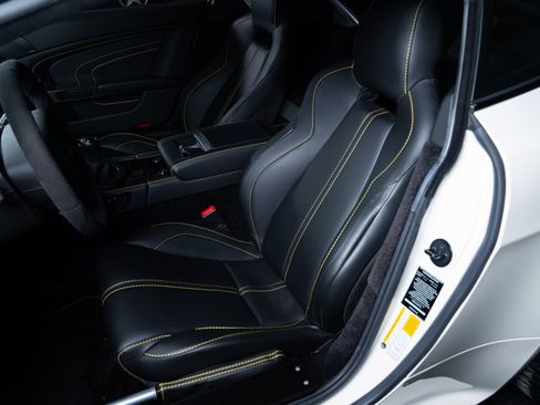 Used 2017 Aston Martin V12 Vantage S RWD image 5