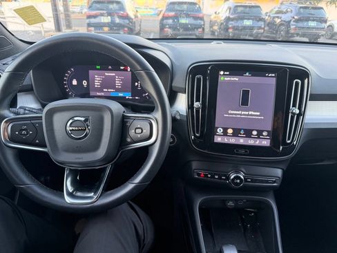 Used 2024 Volvo XC40 B5 Core AWD/4WD image 15