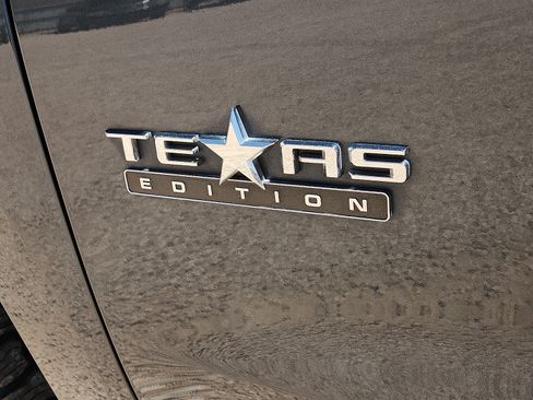 Used 2020 Chevrolet Silverado 1500 LT w/ Texas Edition AWD/4WD image 9