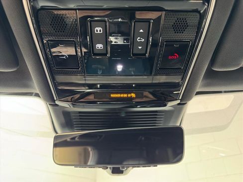 Used 2023 Land Rover Range Rover SE image 12