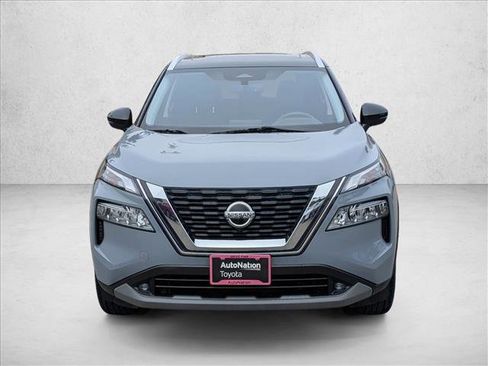 Used 2021 Nissan Rogue SL image 2