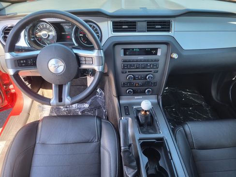 Used 2013 Ford Mustang Premium w/ Comfort Pkg RWD image 19