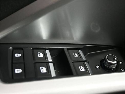 Used 2019 Audi Q3 2.0T Premium Plus w/ Premium Plus Package image 31