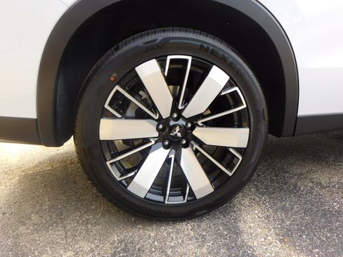 New 2025 Mitsubishi Outlander SE image 8