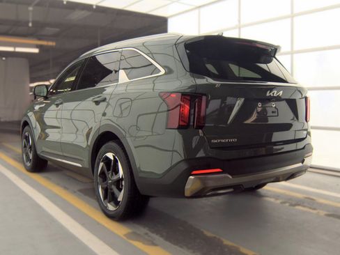 Used 2025 Kia Sorento EX AWD/4WD image 3