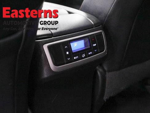 Used 2019 Toyota Highlander XLE AWD/4WD image 24