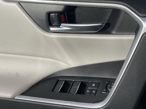New 2025 Toyota RAV4 XLE image 17