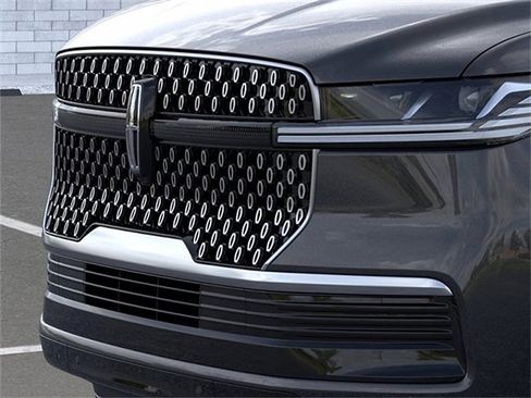 New 2026 Lincoln Navigator Reserve AWD/4WD image 17