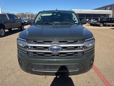 Certified 2022 Ford Expedition XLT image 3