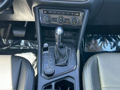 Used 2019 Volkswagen Tiguan SE AWD/4WD image 25