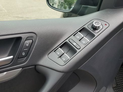 Used 2013 Volkswagen Tiguan SEL FWD image 14