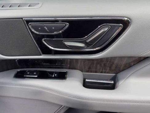 Used 2019 Lincoln Navigator L Select RWD image 13