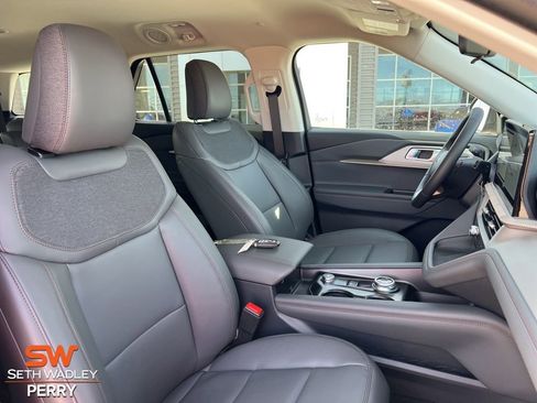 New 2026 Ford Explorer Active w/ Active Comfort Package image 16