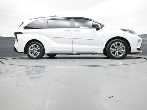 Certified 2023 Toyota Sienna XSE w/ XSE Plus Package image 32