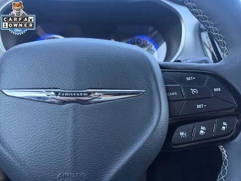 Used 2025 Chrysler Pacifica Limited FWD image 26