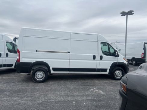 Used 2025 RAM ProMaster 2500 w/ Safety Group image 6