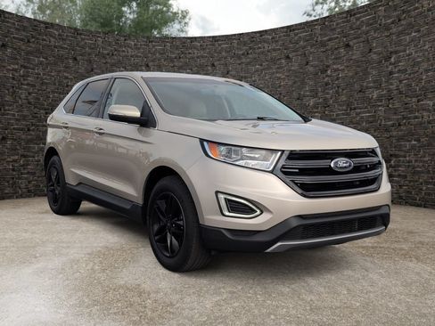 Used 2017 Ford Edge SEL w/ Equipment Group 201A AWD/4WD image 2