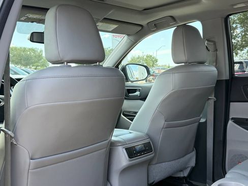 Used 2015 Toyota Highlander Limited FWD image 19