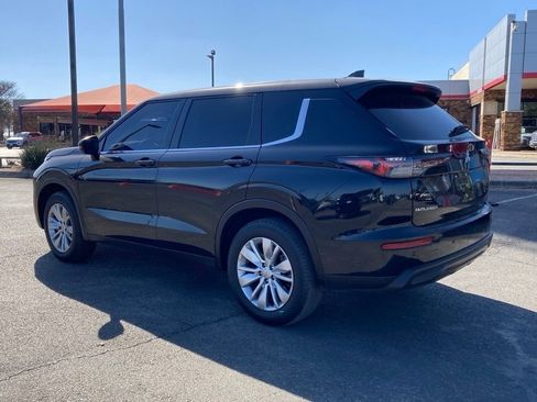 Used 2025 Mitsubishi Outlander ES image 7