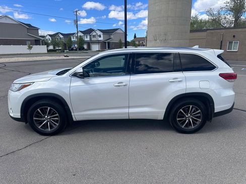 Used 2018 Toyota Highlander XLE image 5