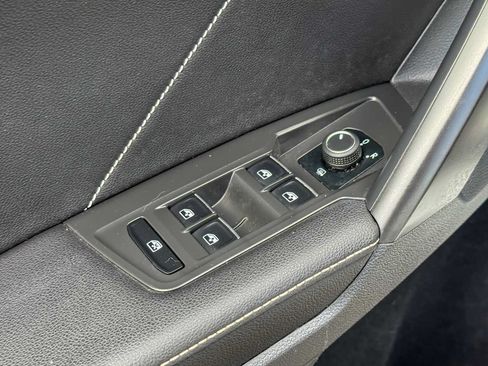 Used 2022 Volkswagen Tiguan SE FWD image 16