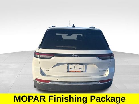 Used 2025 Jeep Grand Cherokee Laredo X image 4