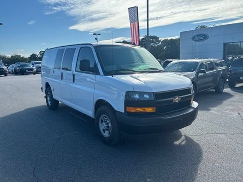 Used 2019 Chevrolet Express 2500 w/ Enhanced Convenience Package RWD image 2
