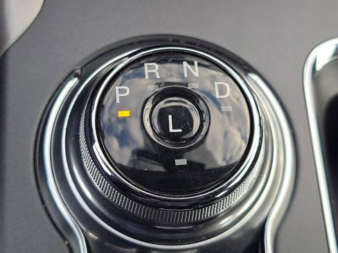 Used 2020 Ford Fusion SE image 26