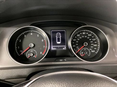 Used 2017 Volkswagen Golf Alltrack S image 24