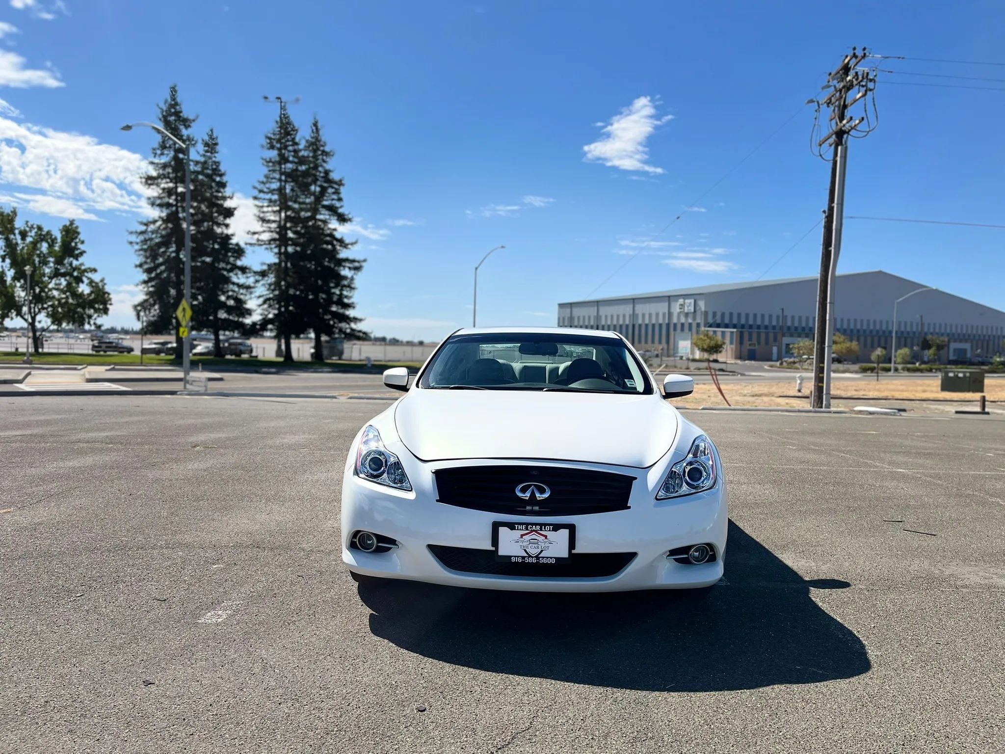 Used 2011 INFINITI G37 x Coupe w/ Premium Pkg AWD/4WD image 2