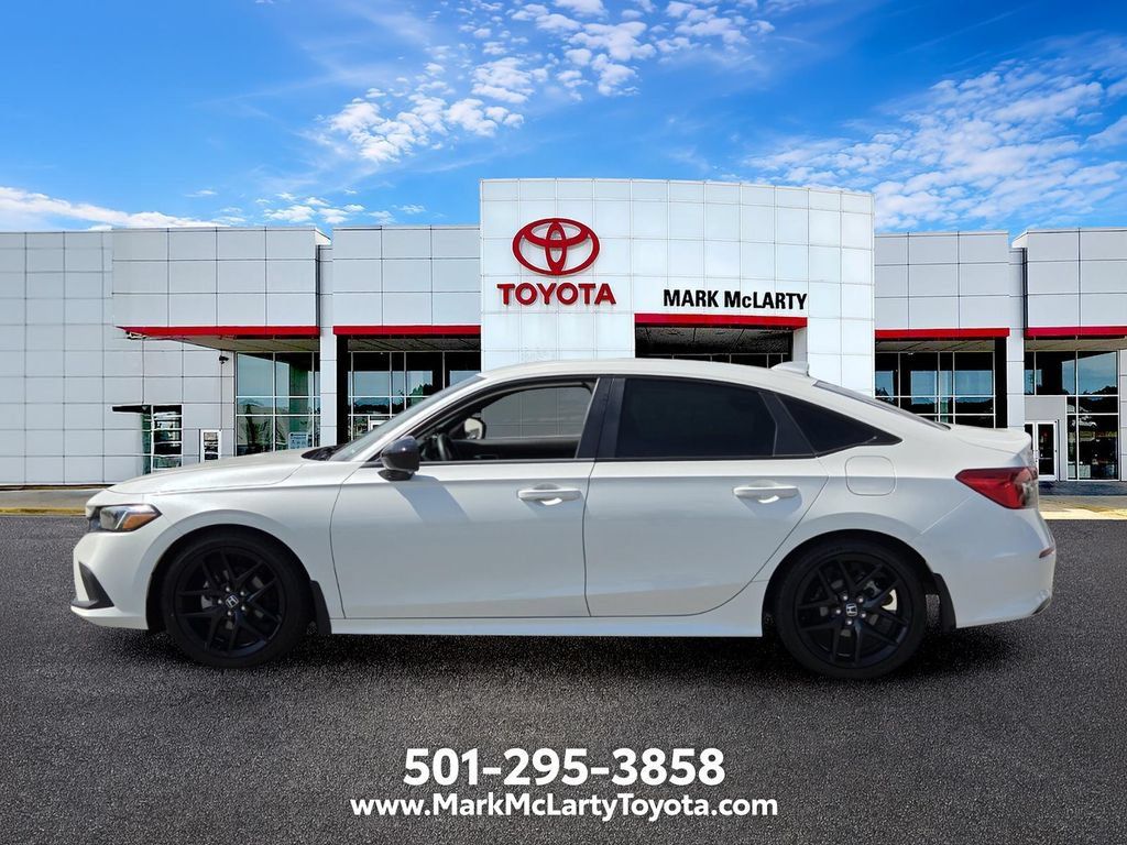 Used 2023 Honda Civic Sport image 2