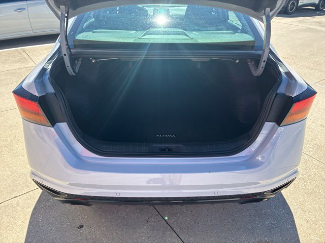 Used 2024 Nissan Altima 2.5 SR FWD image 8