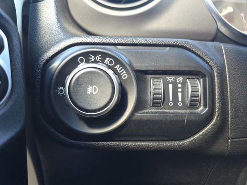 Used 2018 Jeep Wrangler Unlimited Sport S AWD/4WD image 12
