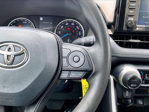 Used 2022 Toyota RAV4 LE AWD/4WD image 24