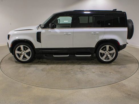 Used 2024 Land Rover Defender 110 X-Dynamic SE image 2