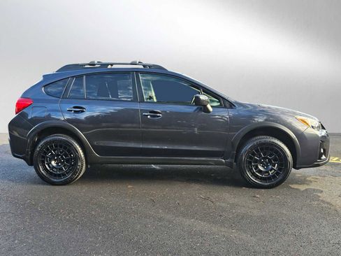 Used 2017 Subaru Crosstrek 2.0i Premium image 2