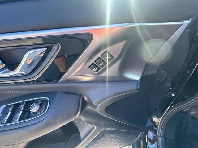 Certified 2025 Subaru Outback Touring AWD/4WD image 11