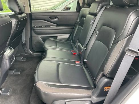 Certified 2024 Nissan Pathfinder SL AWD/4WD image 7