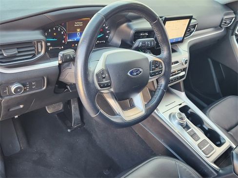 Used 2020 Ford Explorer XLT w/ Equipment Group 202A image 2