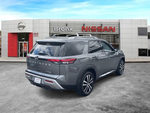 Used 2024 Nissan Pathfinder Platinum image 7