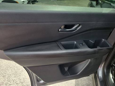 Used 2025 Nissan Pathfinder SV image 13