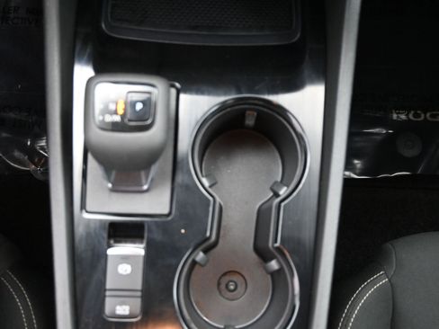 Used 2023 Nissan Rogue S image 17